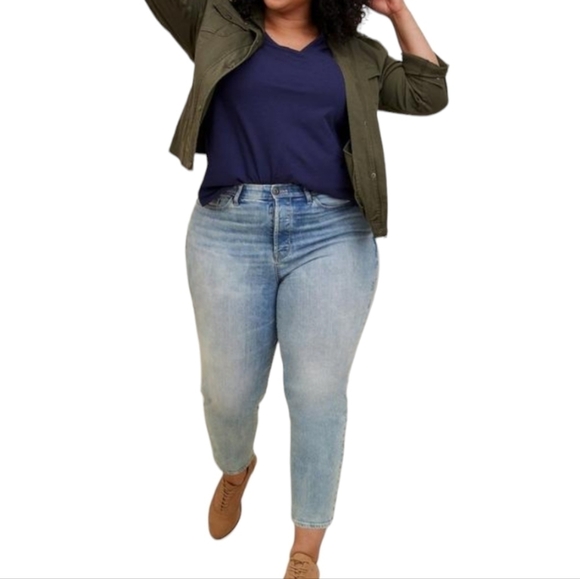 + Torrid navy blue vneck short sleeve relaxed fit short sleeve tshirt - Picture 2 of 11